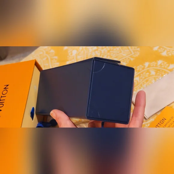 Authentic LOUIS VUITTON Brown Glitter Frame Heather Strass Sunglasses, Tortoise - Picture 15 of 16